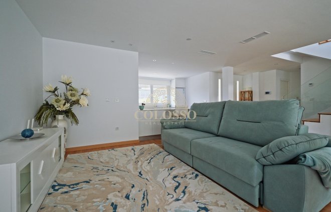 Resale - Villa de Lujo -
Polop - Urbanizaciones