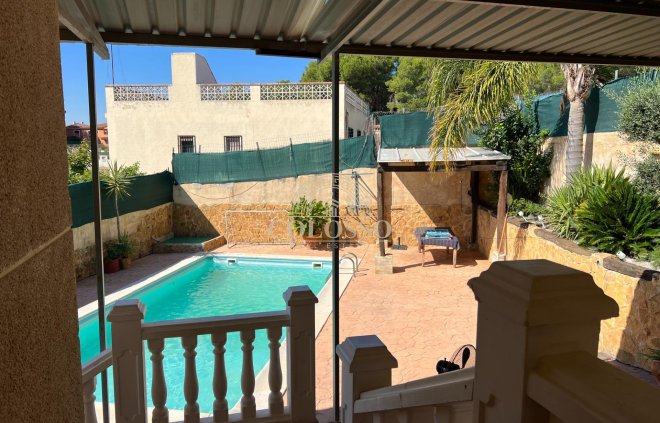 Resale - Chalet -
Godelleta - El bosque