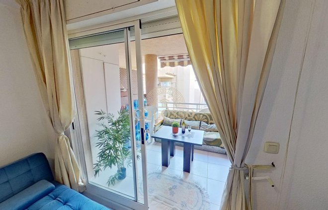 Resale - Apartamento -
Torrevieja - Playa del Cura