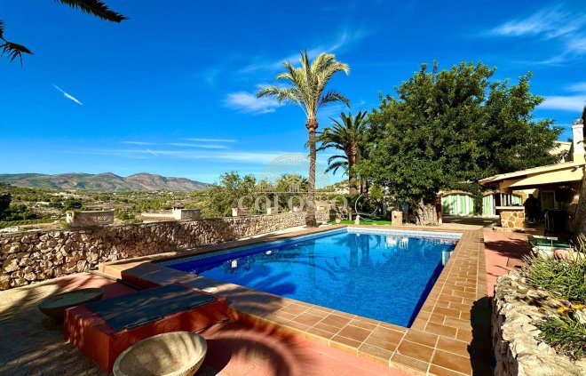 Resale - Villa -
Calpe - Cometa