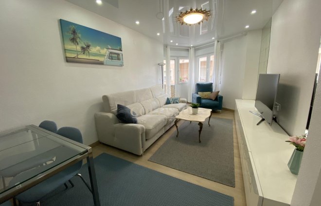 Resale - Piso -
Torrevieja - Paseo maritimo