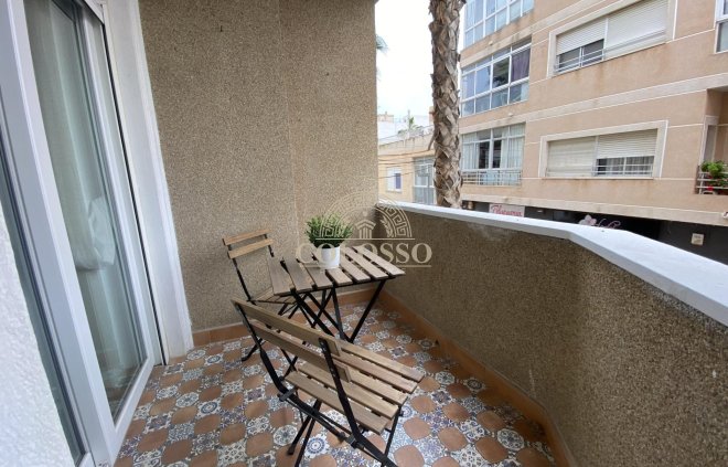 Resale - Piso -
Torrevieja - Paseo maritimo