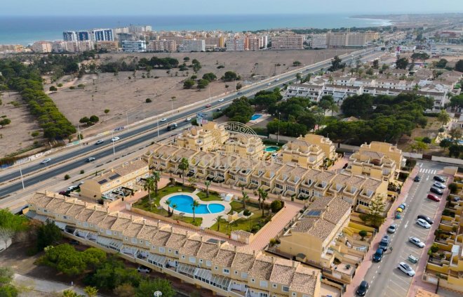 Resale - Bungalow -
Torrevieja - Los altos