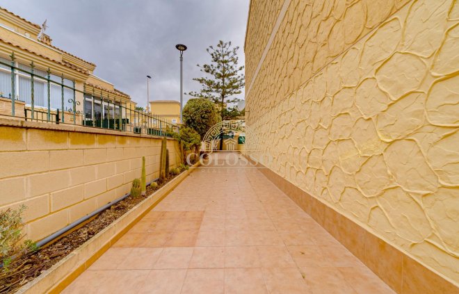 Resale - Bungalow -
Torrevieja - Los altos