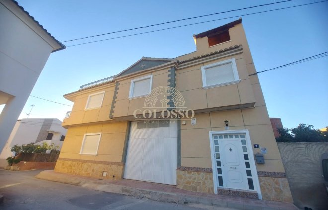 Reventa - Casa -
Orihuela