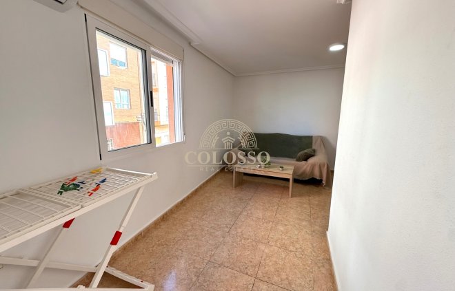 Alquiler - Apartamento / piso -
Los Montesinos