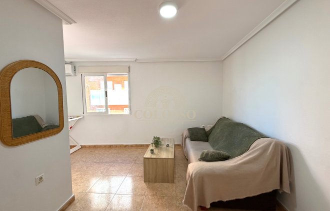Alquiler - Apartamento / piso -
Los Montesinos