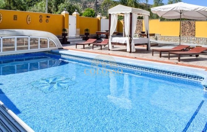 Reventa - Chalet -
Orihuela