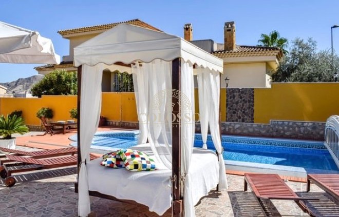 Reventa - Chalet -
Orihuela