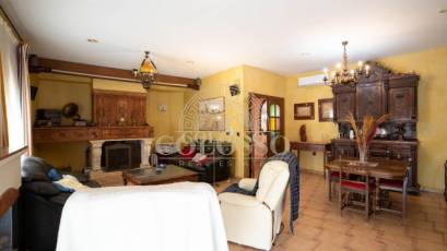 Resale - Inmueble singular -
San Miguel de Salinas - CENTRO