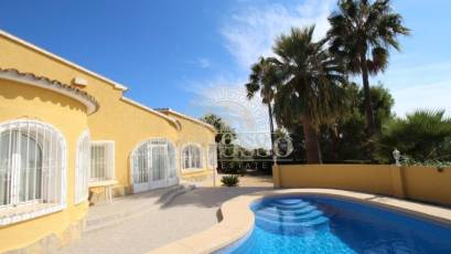 Resale - Villa -
Calpe - Empedrola