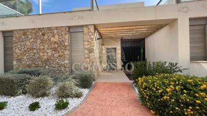 Resale - Chalet -
Villajoyosa - 1a linea