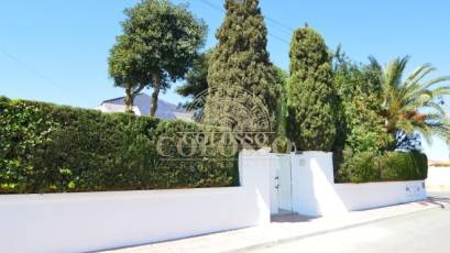 Resale - Villa -
Torrevieja - Centro
