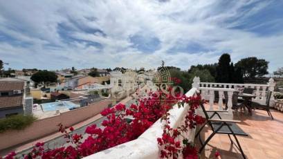 Resale - Casa -
Torrevieja - Los balcones