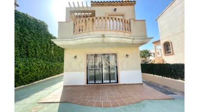 Alquiler - Villa -
Guardamar del Segura - Urbanizaciones