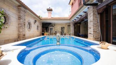 Resale - Inmueble singular -
San Miguel de Salinas - CENTRO