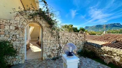 Resale - Villa -
Calpe - Cometa