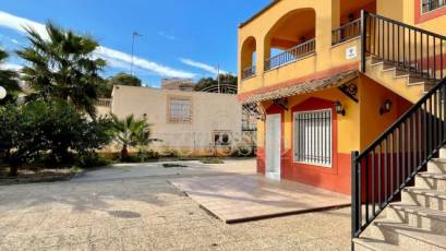 Reventa - Chalet -
Torrevieja - Los Frutales