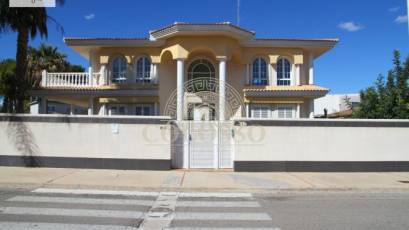Resale - Chalet -
L'Eliana - MONTEALEGRE