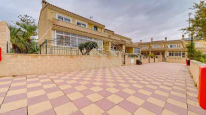 Resale - Bungalow -
Torrevieja - Los altos