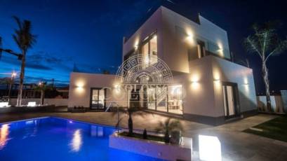 Resale - Villa -
Orihuela Costa - La Zenia