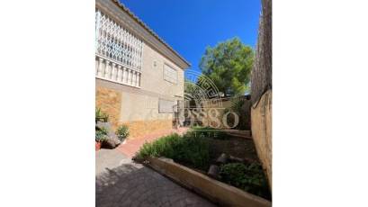 Resale - Chalet -
Godelleta - El bosque