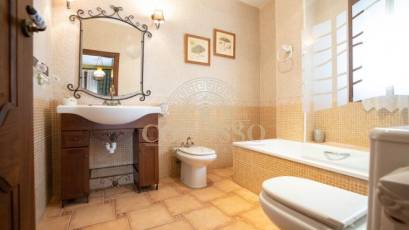 Resale - Inmueble singular -
San Miguel de Salinas - CENTRO