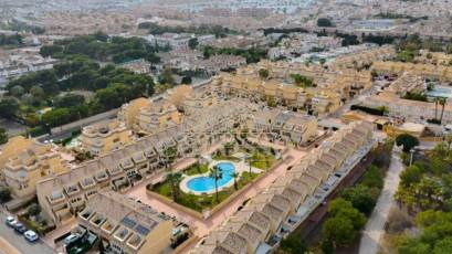 Resale - Bungalow -
Torrevieja - Los altos