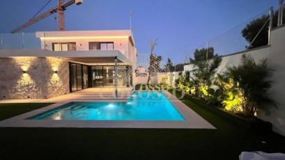 Reventa - Villa de Lujo -
Orihuela Costa - Montezenia