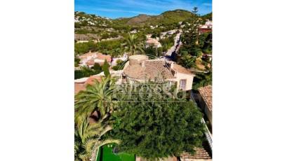 Resale - Villa -
Calpe - Cometa
