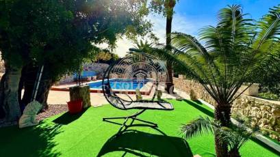 Resale - Villa -
Calpe - Cometa
