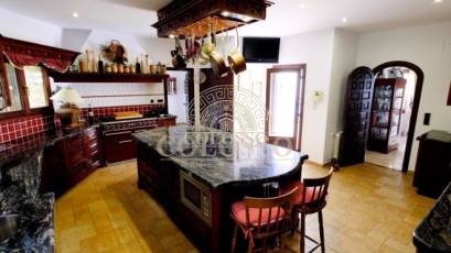 Resale - Villa -
Benissa - Fustera
