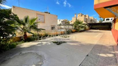 Reventa - Chalet -
Torrevieja - Los Frutales