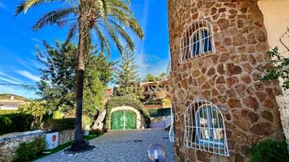 Resale - Villa -
Calpe - Cometa