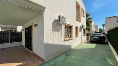 Rental - Villa -
Guardamar del Segura - Urbanizaciones
