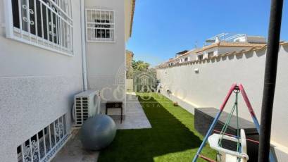 Resale - Casa -
Orihuela Costa - Los Altos