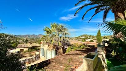 Resale - Villa -
Calpe - Cometa