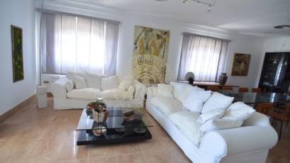 Resale - Villa -
Torrevieja - Centro