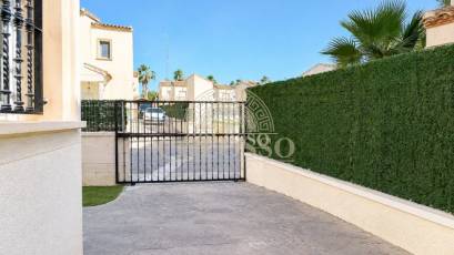 Alquiler - Villa -
Guardamar del Segura - Urbanizaciones