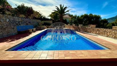 Resale - Villa -
Calpe - Cometa