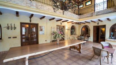 Resale - Inmueble singular -
San Miguel de Salinas - CENTRO