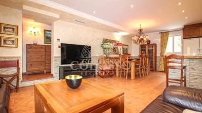 Reventa - Chalet -
Orihuela