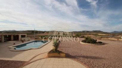 Revente - Villa -
Pinoso