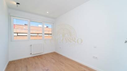Reventa - Piso -
Madrid - Fuentelarreina