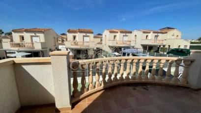 Rental - Villa -
Guardamar del Segura - Urbanizaciones