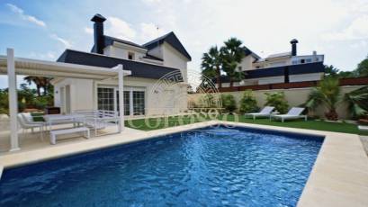Resale - Villa de Lujo -
Polop - Urbanizaciones