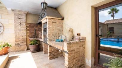 Resale - Inmueble singular -
San Miguel de Salinas - CENTRO