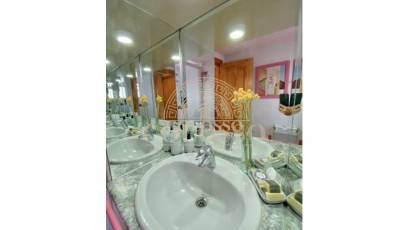 Resale - Piso -
Benidorm - Poniente