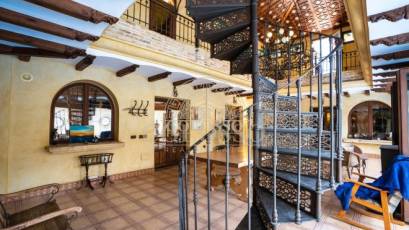 Resale - Inmueble singular -
San Miguel de Salinas - CENTRO