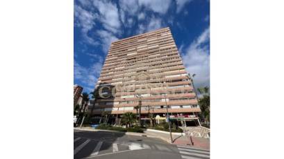 Resale - Piso -
Benidorm - Poniente